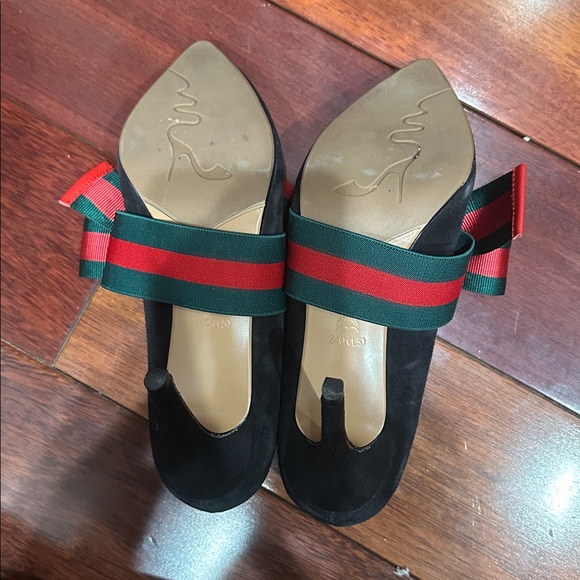 Bow heels - Picture 3 of 7